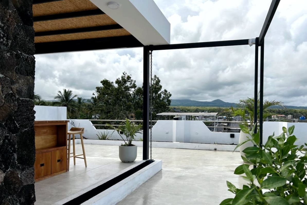 Rooftop: social area of Live Pahoehoe apartments in Galapagos